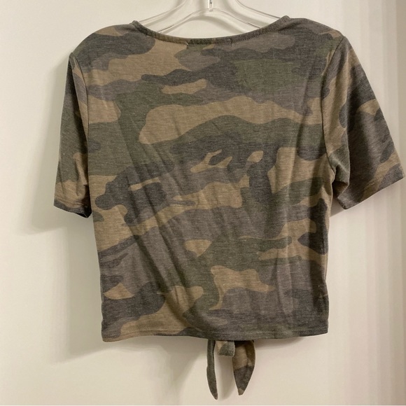 Camo Tie Up Crop Top - Picture 2 of 4
